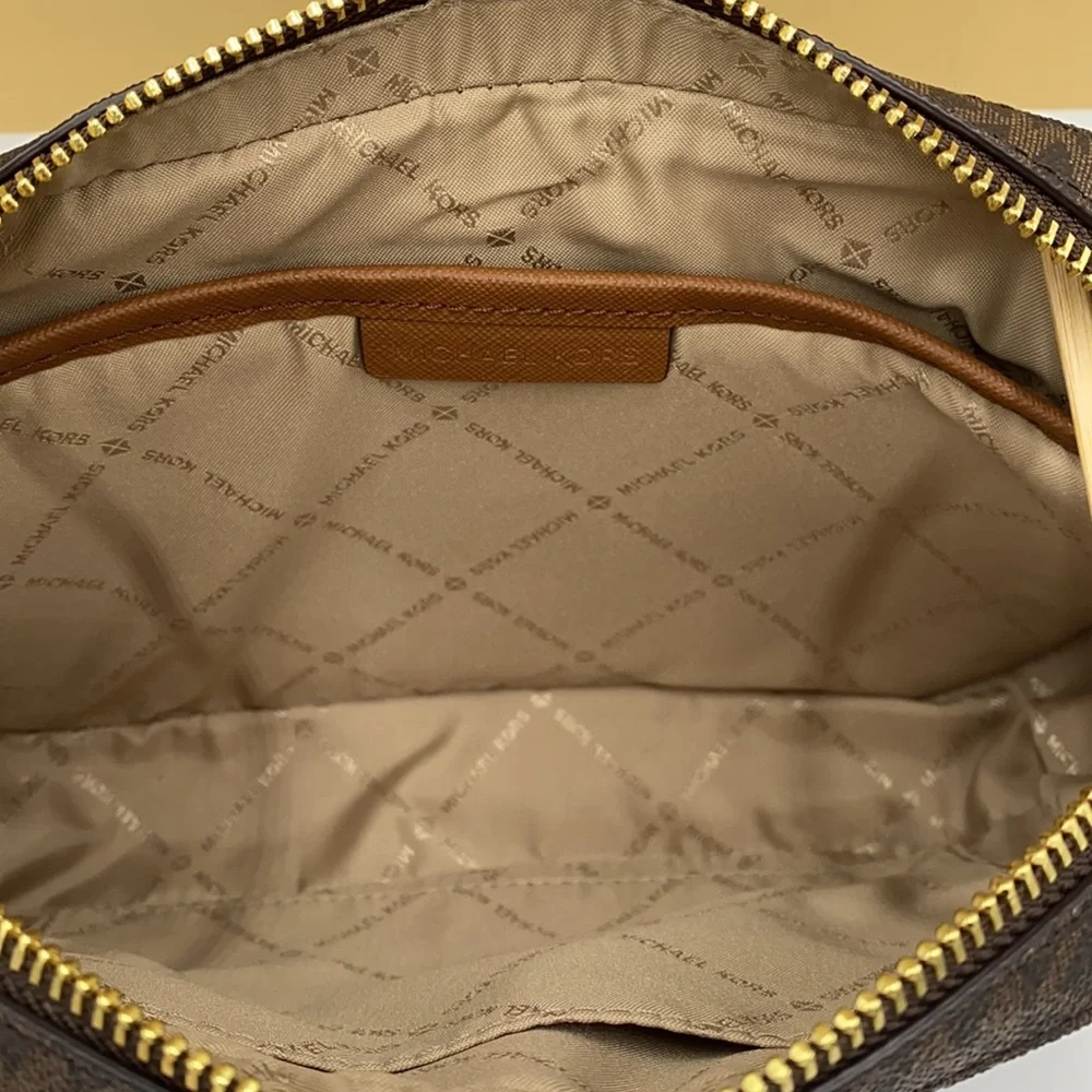 MICHAEL KORS LG EW ZP CHAIN XBODY BROWN SIGNATURE